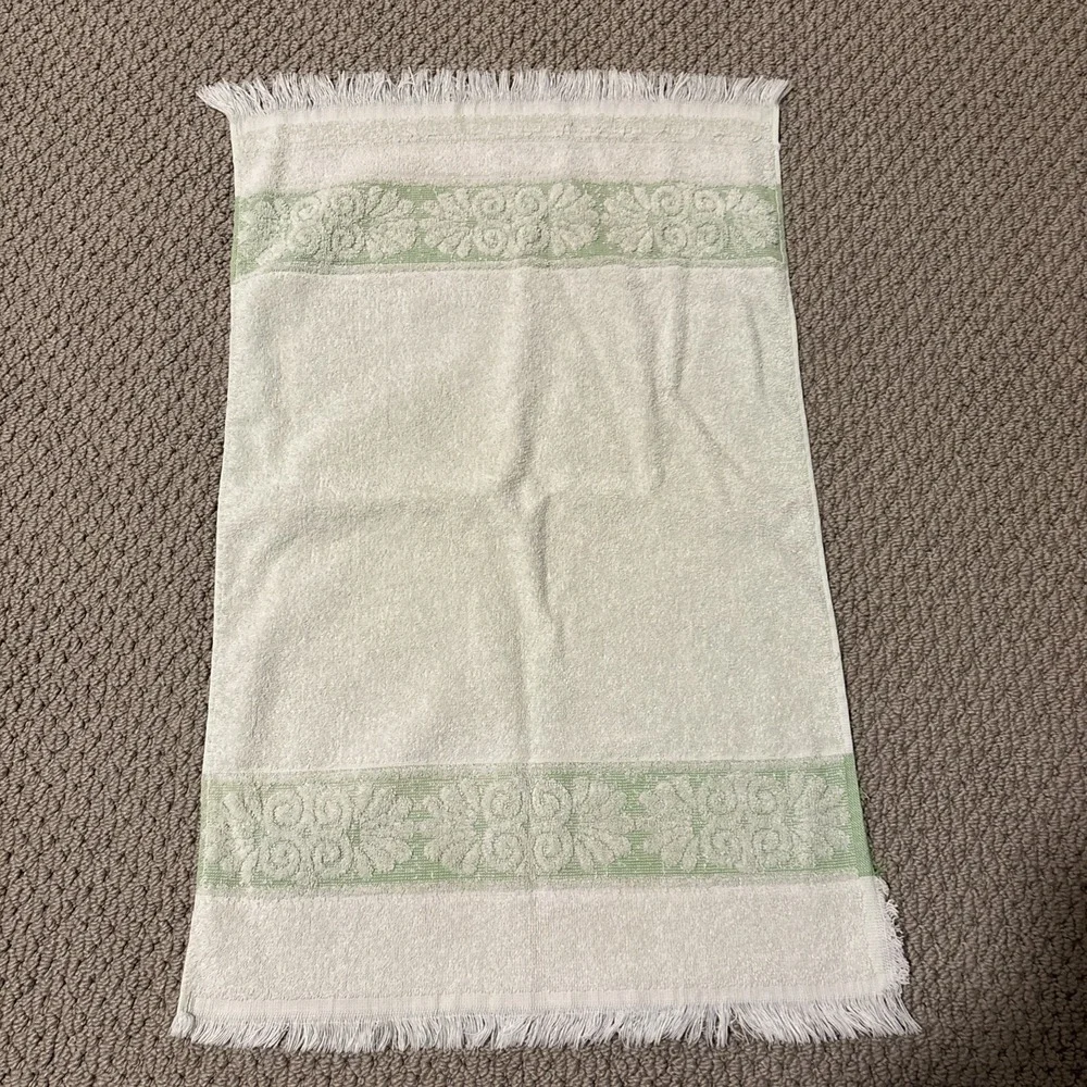 Set of Two Cannon Monticello Sculpted Fringed Light Green Hand Towels Vintage